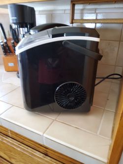 Ice maker (IN PERFECT CONDITION)