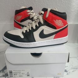 Air Jordan 1mid Size Women 10.5/mens 9