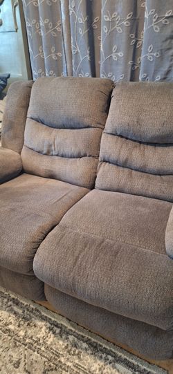 Recliner loveseat
