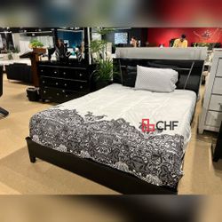 Black high gloss queen size -bed frame (Mattress Sell Separate ) $369