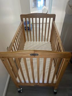 Foldable crib