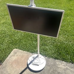 LG PORTABLE TV