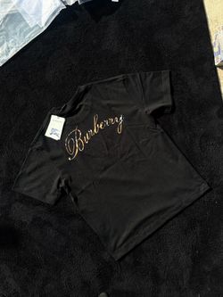 Burberry lettering shirt (S,M,L)