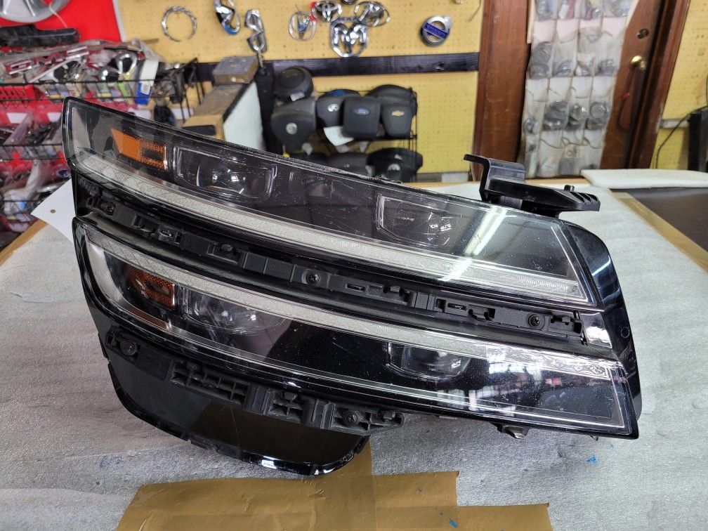 2021 - 24 - GENESIS G80 - RIGHT - HEADLIGHT