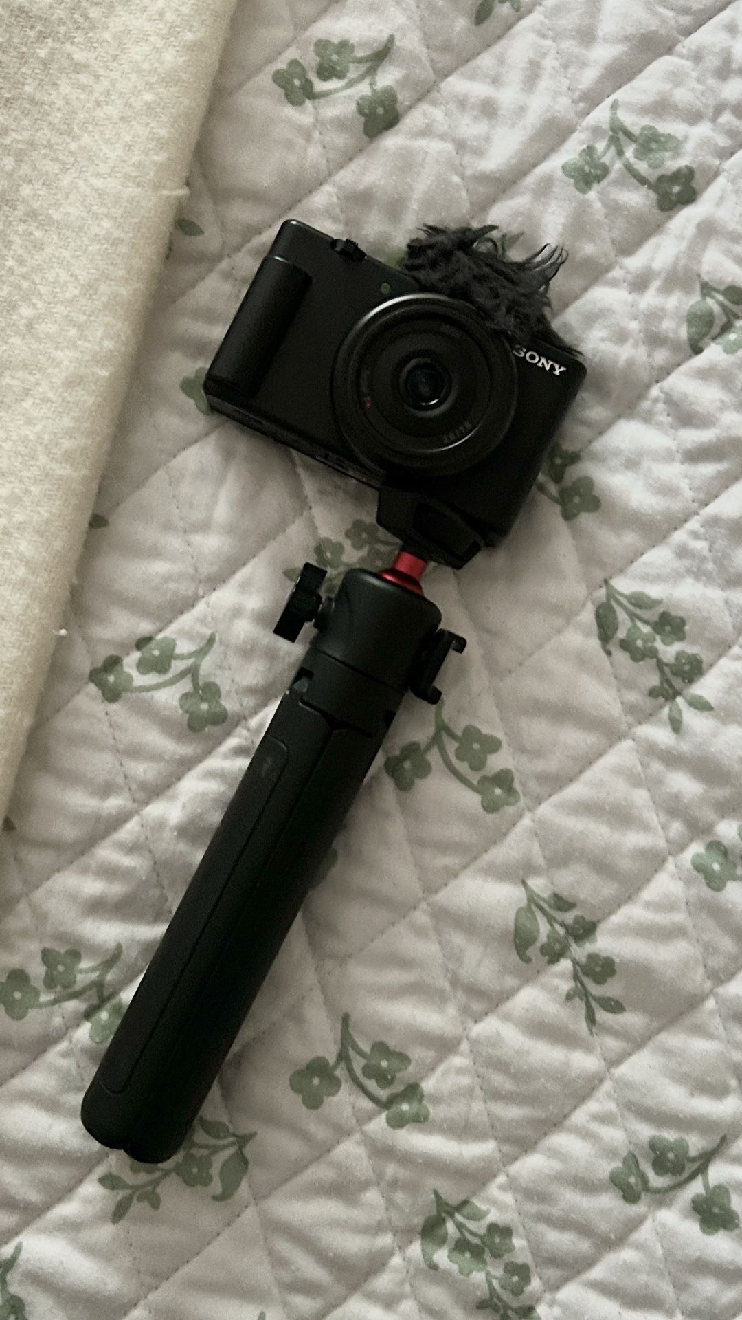 SONY ZV1F + ULANZI TRIPOD ON SALE