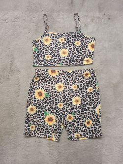 2 Piece Sunflower/Leopard Short Set size XL