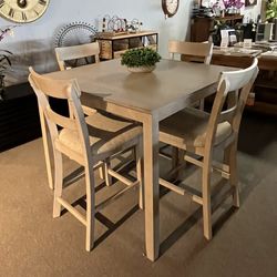 Table And 4 Barstools 