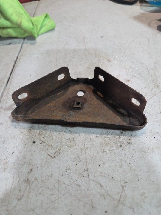 67-72 Chevy GMC Pickup Blazer Suburban Fender To Radiator Support Bracket Oem