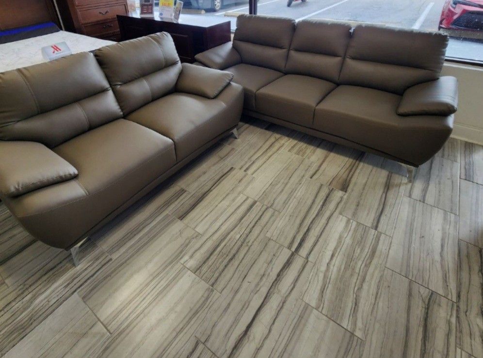 *Summer Sale Event* Valencia Mature Leather Sofa/Loveseat Sets Delivery And Easy Financing Available🤝