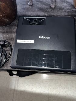 Infocus IN501 DLP projector
