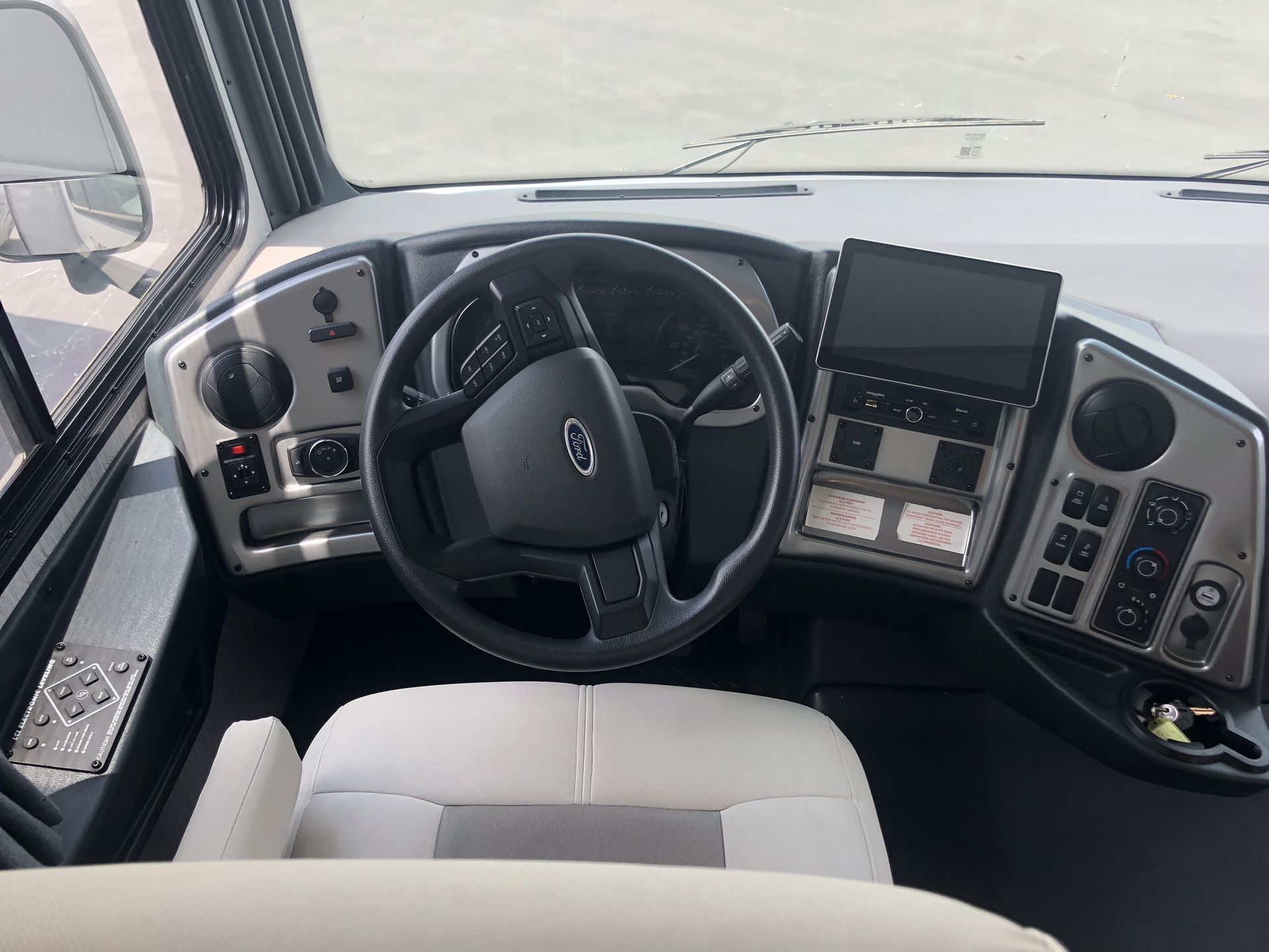 2022 Coachmen Pursuit Class A Motorhome Sleeps 8/only 31ft 1020