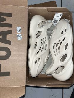 Yeezy Foam Runners Sand Size 12
