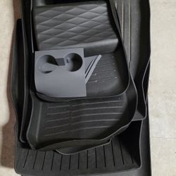 20-24 Tesla Model Y OEM All-Weather Floor Mats and More