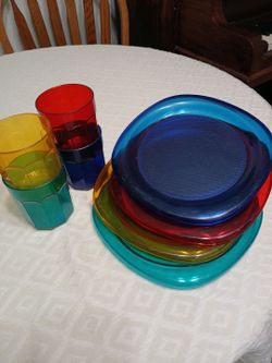 Plastic dinnerwear