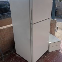 Hotpoint  refrigerator