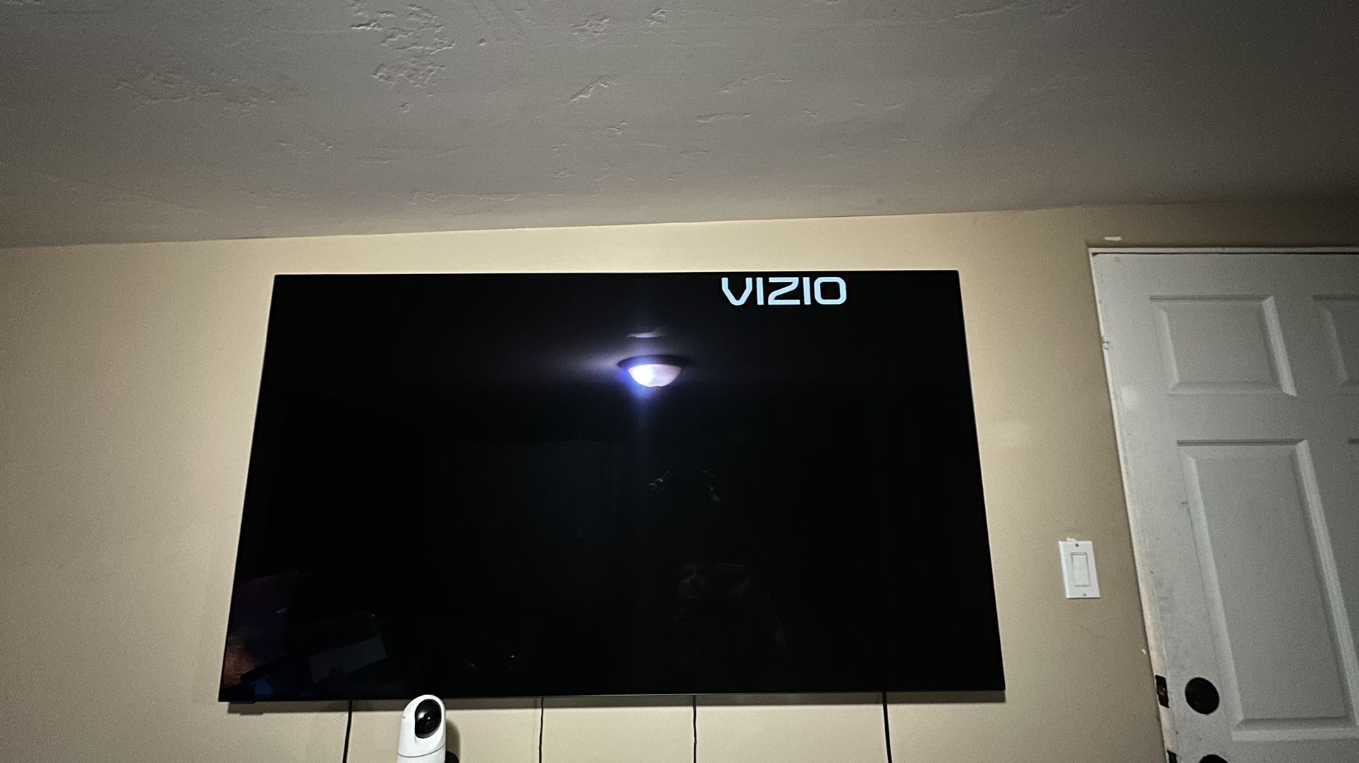 Vizio 65” OLED Smart TV - No blemishes/dead Pixels