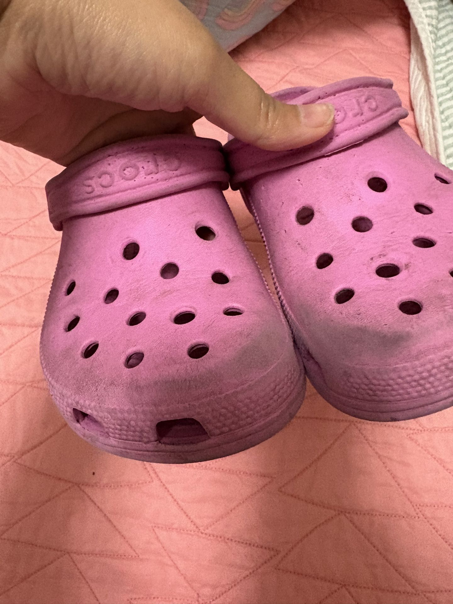 Girl’s Converse Size 2 Youth