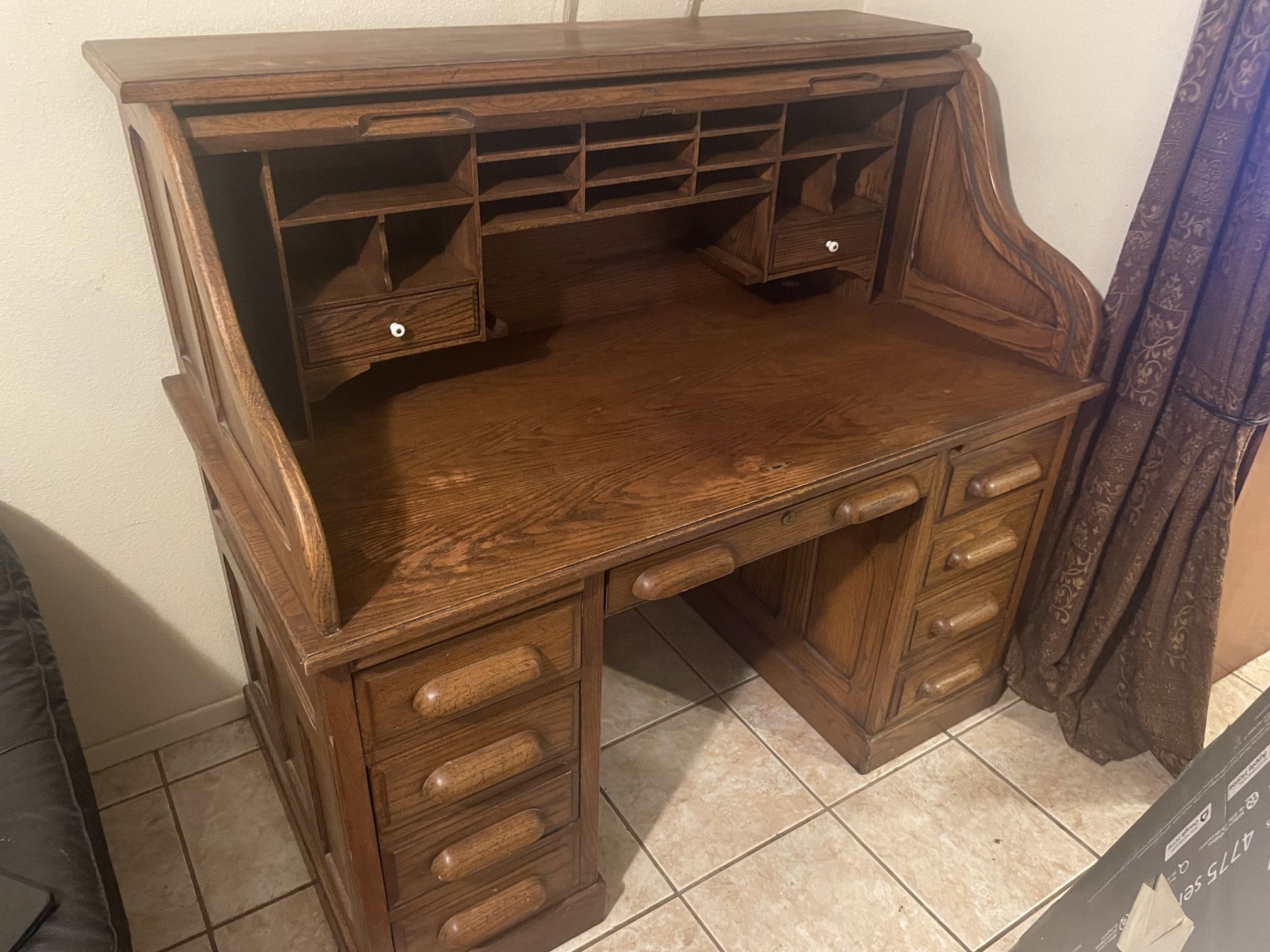 Nice Solid Roll Top Desk w Drawers