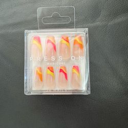 Press on nails