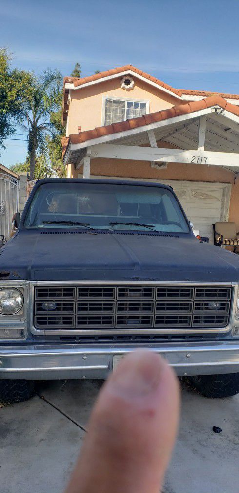 1977 Chevy C20 Pick Up Truck Long Bed!!!k.   As Isx4