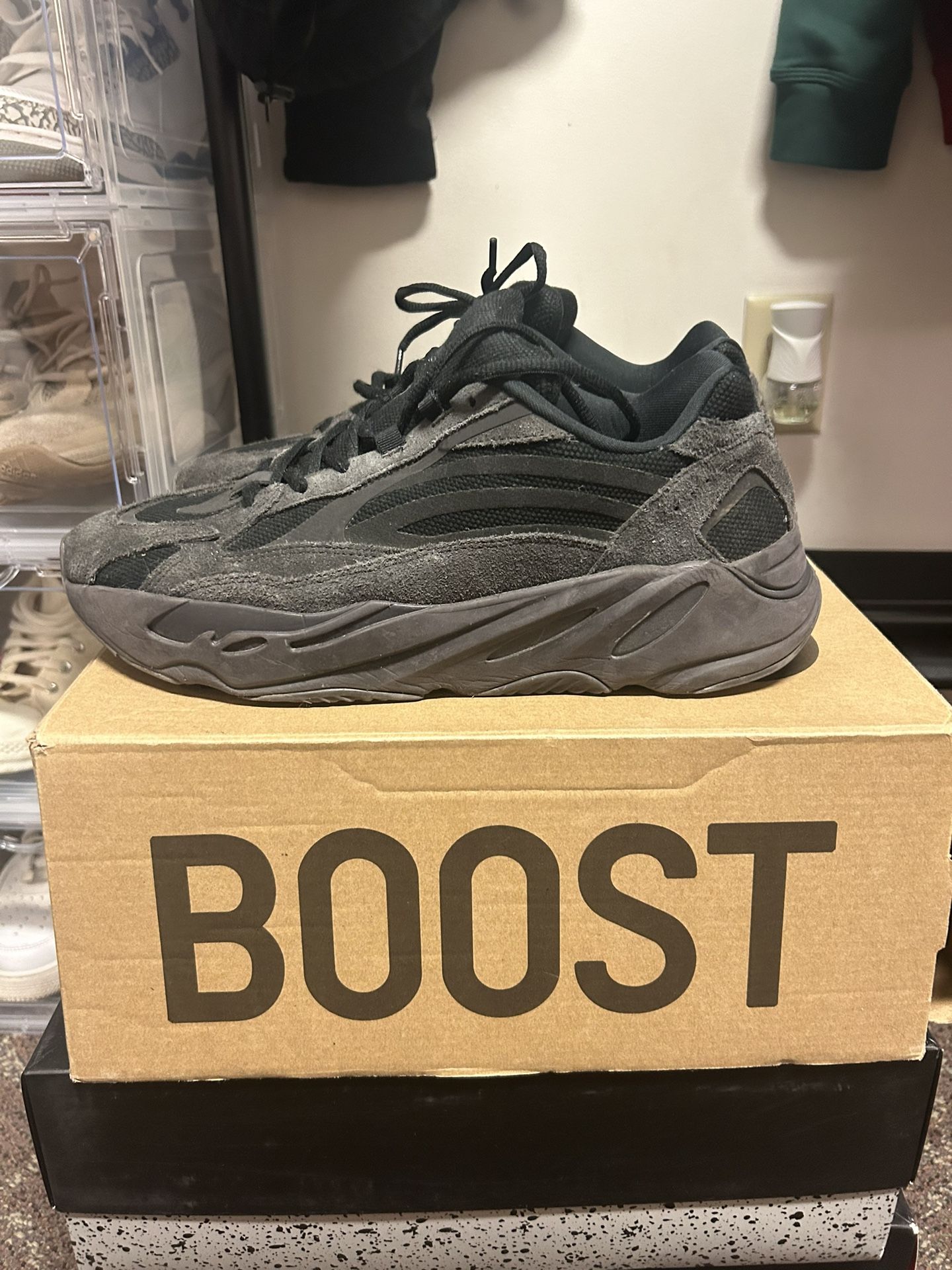 YEEZY 700 V2 VANTA