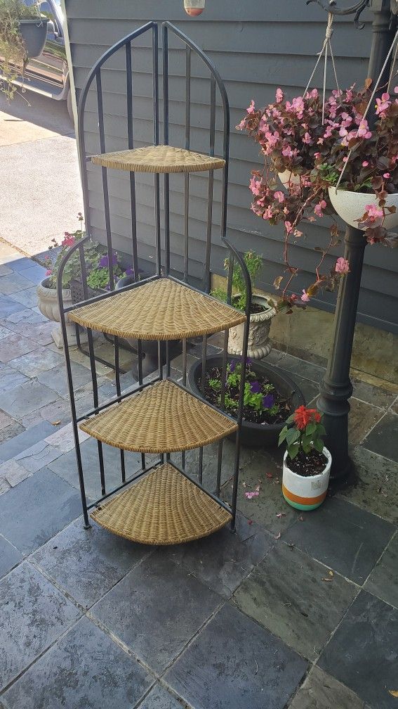 Corner folding shelf