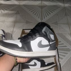 Air Jordan Mid 
