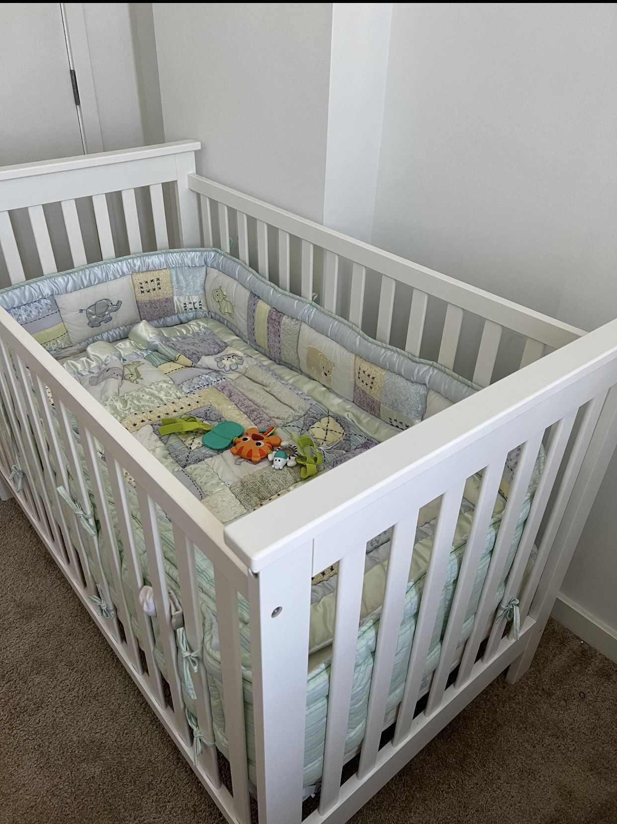 White Baby Crib (NEVER BEEN USED) 