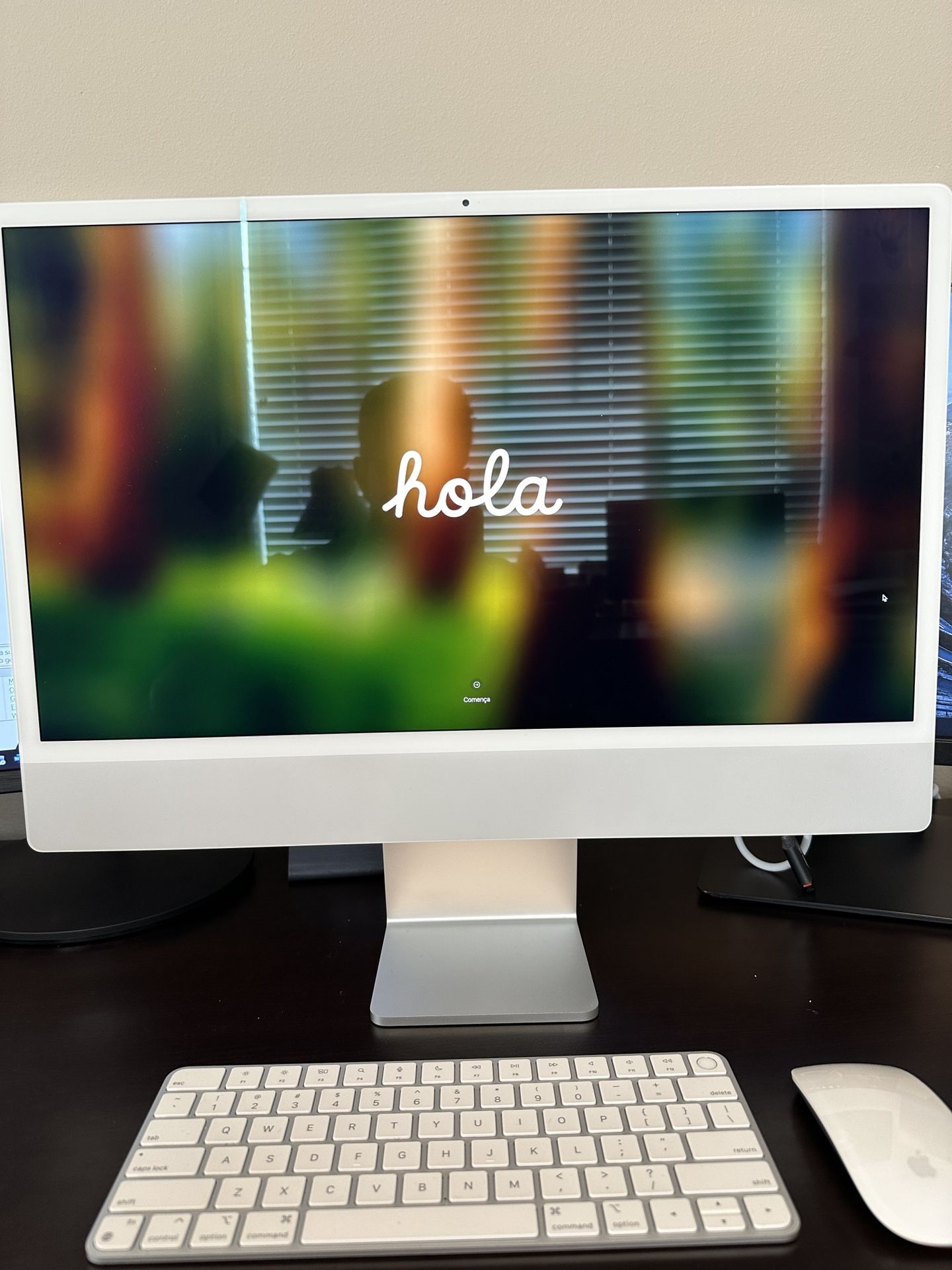 24-inch Silver iMac with 4.5K Retina display