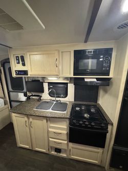 2019 winnebago Mini, with bunks, solar, Wi-Fi, one slide