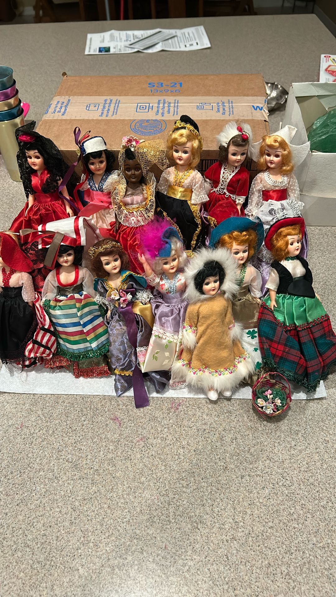 13 Antique/Vintage 1950’s Dolls Of The World