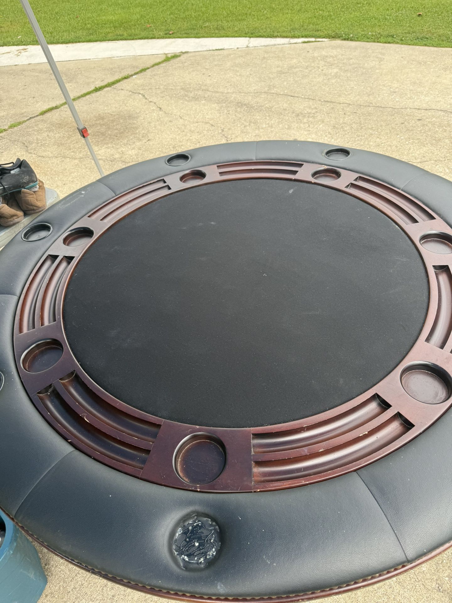 Round Poker Table