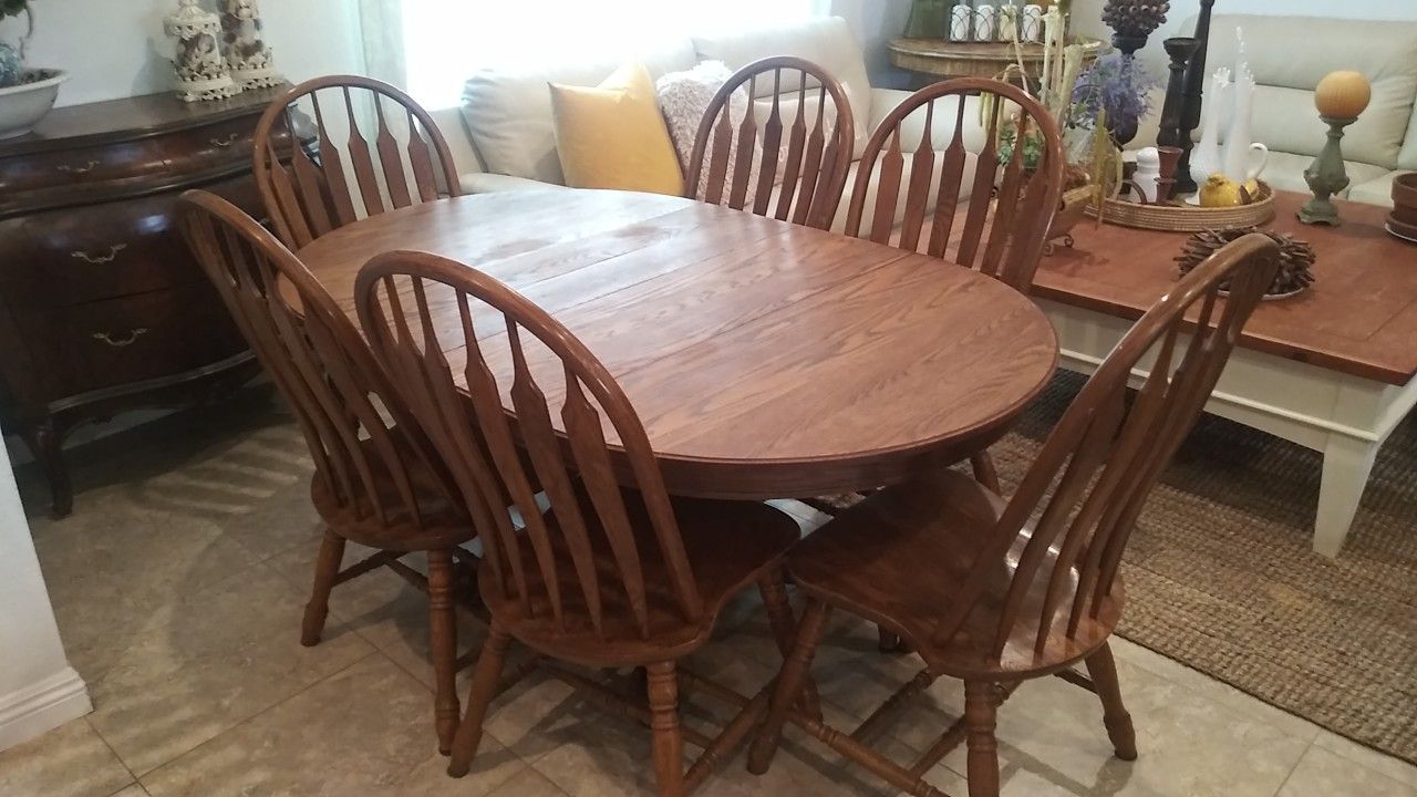 OAK DINNING TABLE W 6 CHAIRS