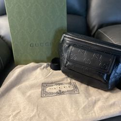 Gucci - GG embossed belt Bag