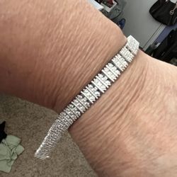 NEW Gorgeous 925 Sterling Silver ( Plata) 190 Small Real Diamonds 7/8” Bracelet. SALE Only $360 O.B.O 🍀