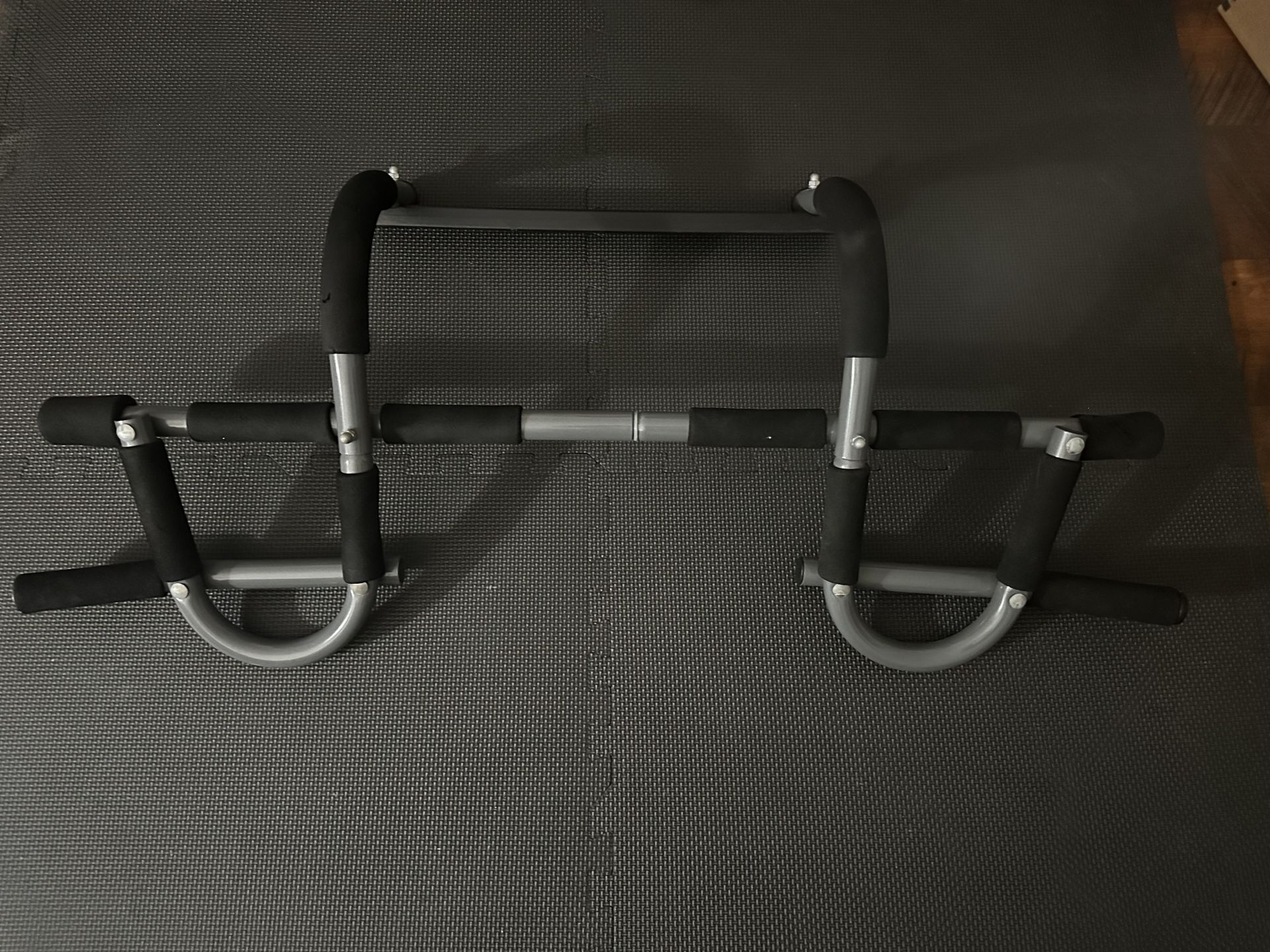 Pull Up Bar