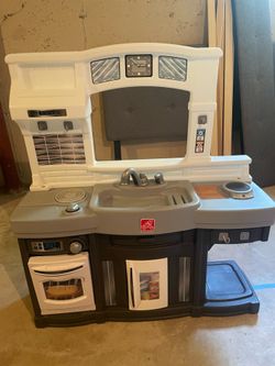 Step 2 Play kitchen