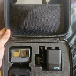 Gopro Hero 5 Black, Smart Remote, And Accessories 