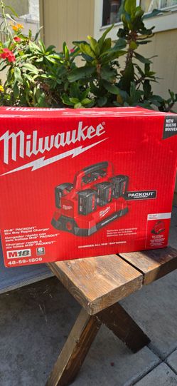 Milwaukee M18 Packout Six Bay Rapid Charger