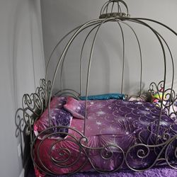 Disney Princess Carriage bed-Full size-iron. Comes with canopy. Mattress not included