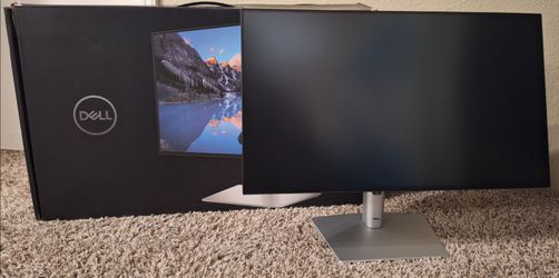 Dell 24 inch Ultra Sharp Monitor U2424H Like New