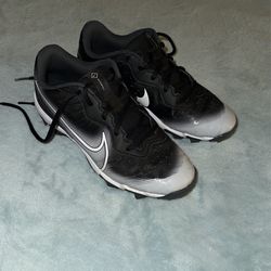Nike Football/Soccer Cleats Size 5.5 Youth