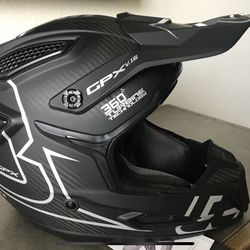 LEATT - GPX 6.5 CARBON V16 HELMET SMALL SIZE