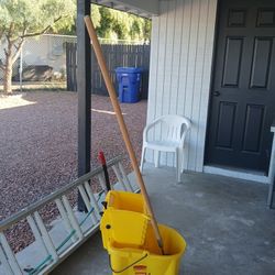 Mop Bucket With Mop Everything $50 Like New