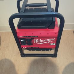 Milwaukee MX Fuel 3600 W 1800 W Carry-on Power Supply 