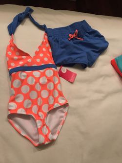 Girl’s xs/4-5 swim suit and shorts set never used