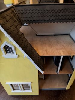 1:24 scale doll house ready for personal touches