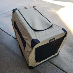 Collapsible dog kennel
