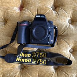 Nikon D750 DSLR Camera VERY LOW SHUTTER