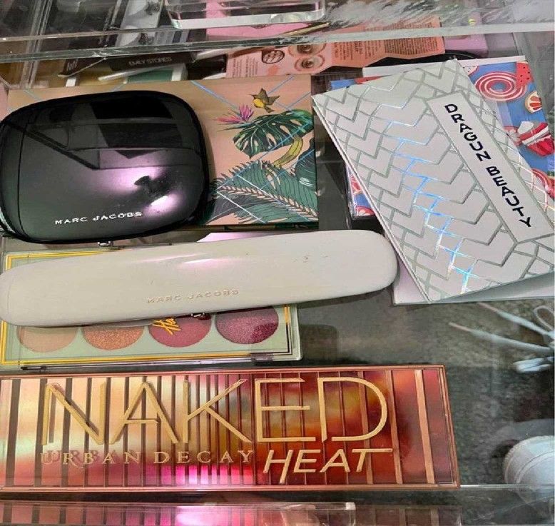 Complete Makeup Kits for a Perfect Finish! town sell